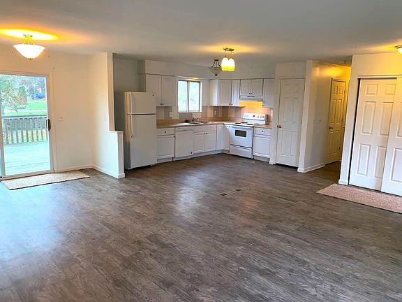 4th image of 2717 Pineview Dr