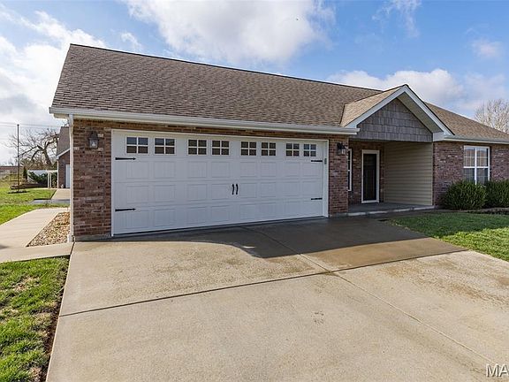 2nd image of 70 Pecan Tree Ln