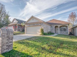 104 Lullabye Ln, Montgomery, TX 77356