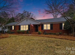 5011 Wedgewood Dr, Charlotte, NC 28210