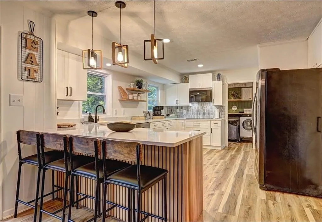 3 bed, 6.0 bath, 1838 sqft, $2,900 — Photo 4