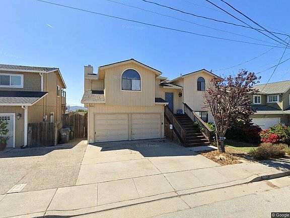 Neighbors on either side, and in back, take pride in ownership.