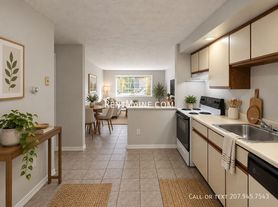 20 Tall Pines Dr, Lewiston, ME