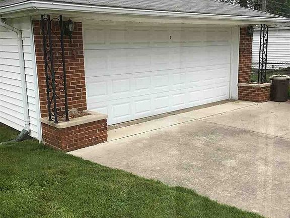3rd image of 23507 Recreation St