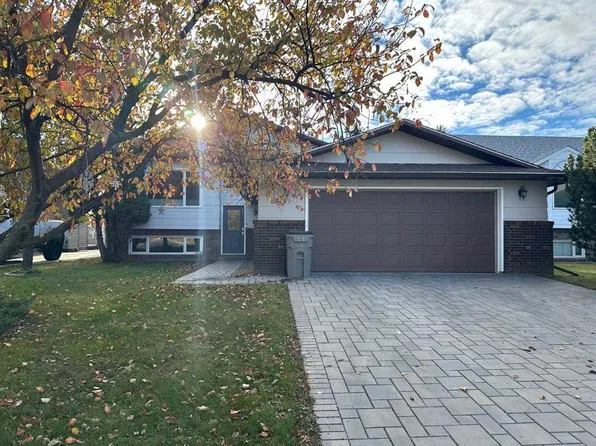 8218 N 102a St, Grande Prairie, AB T8W 1Z4
