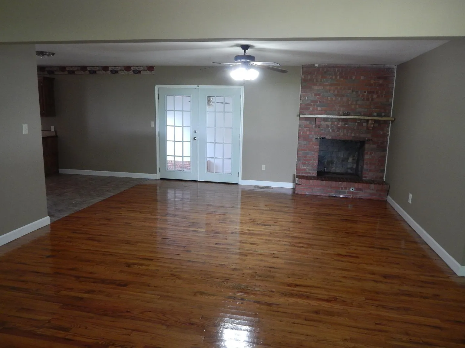 3 bed, 1.5 bath, 1845 sqft, $1,685 — Photo 2
