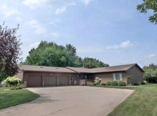 1830 Jamison Dr, Windom, MN 56101