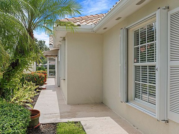 Entry walkway