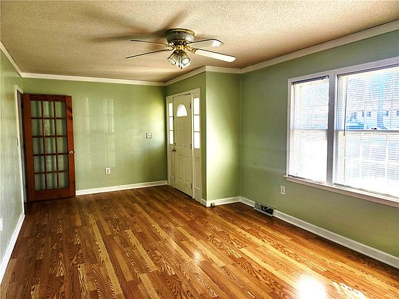 2nd image of 109 Pine Tree Ln