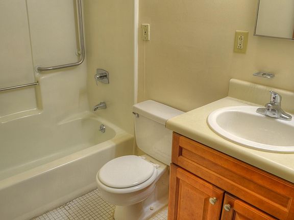5th image of 811 Hank Aaron Dr SW #5d85c8477