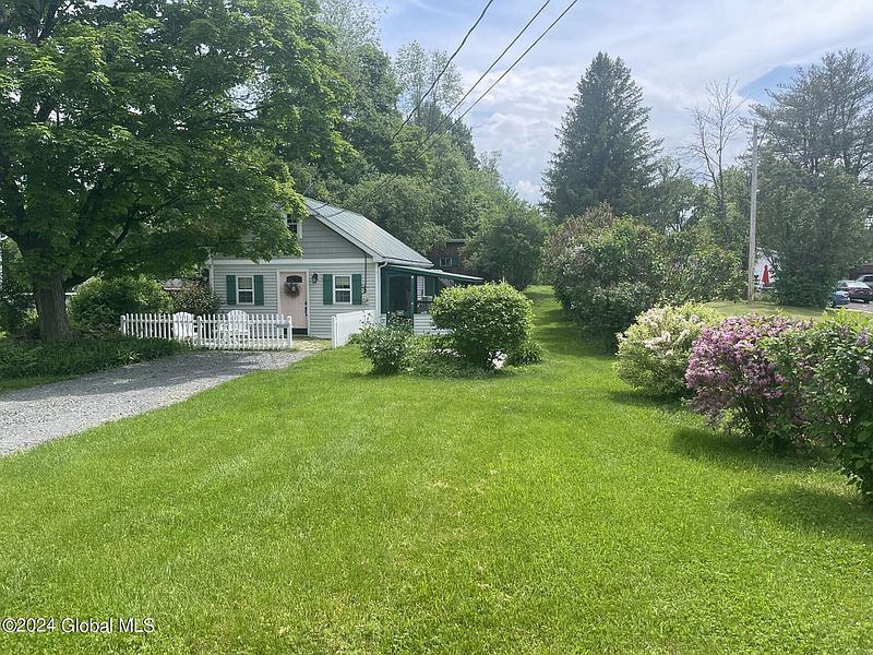 2nd image of 1379 Aquetuck Road