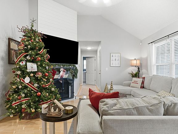 5th image of 699 Colony Cir