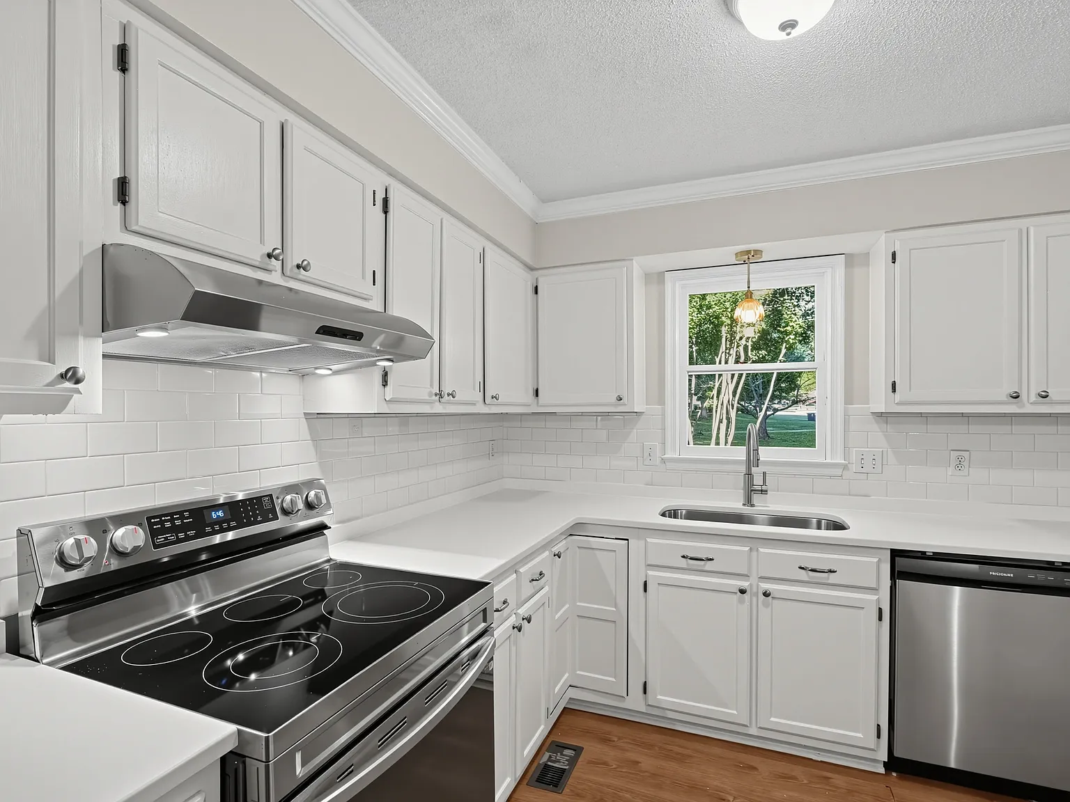 3 bed, 1584 sqft, $2,100 — Photo 4