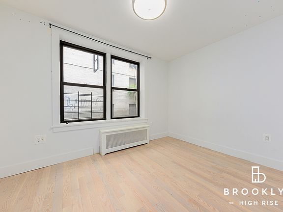 5th image of 11 Crooke Ave #1H