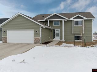 2078 Pratt Cir, Saint Peter, MN 56082