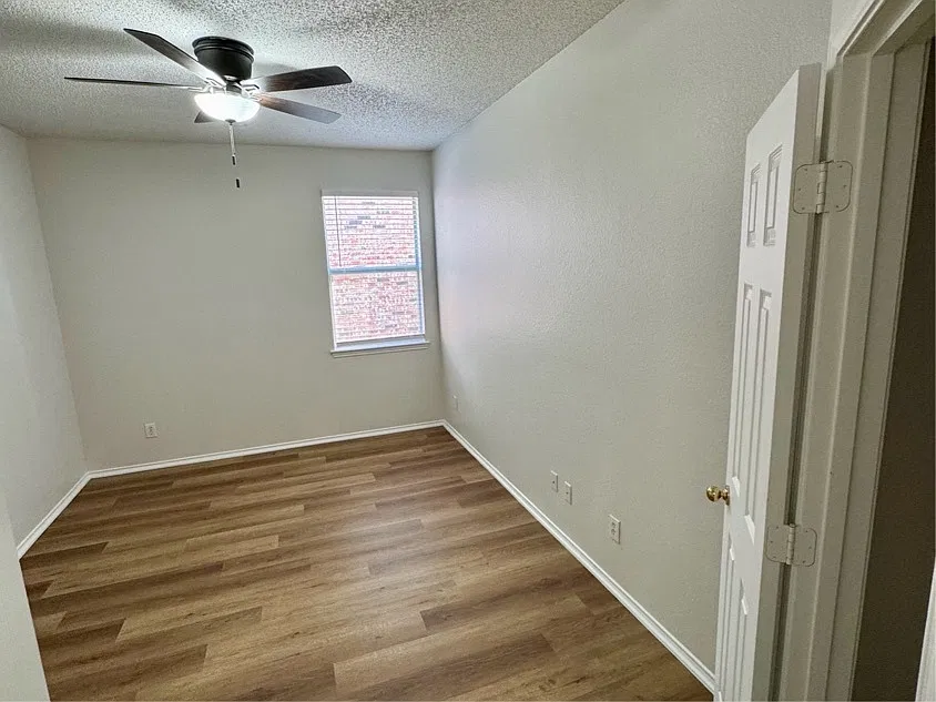 10601 Lansdowne Lane - 1 — Photo 4