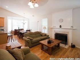 4th image of 328 E Thornberry Dr