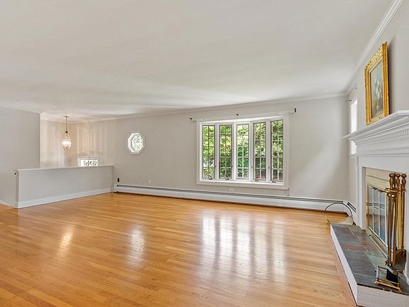 4th image of 305 High Street Ext