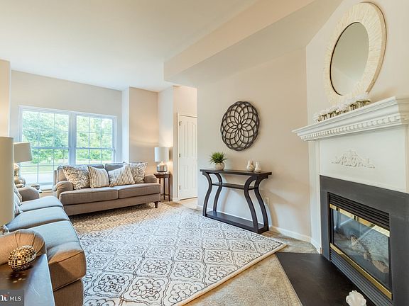 5th image of 200 Gladstone Way