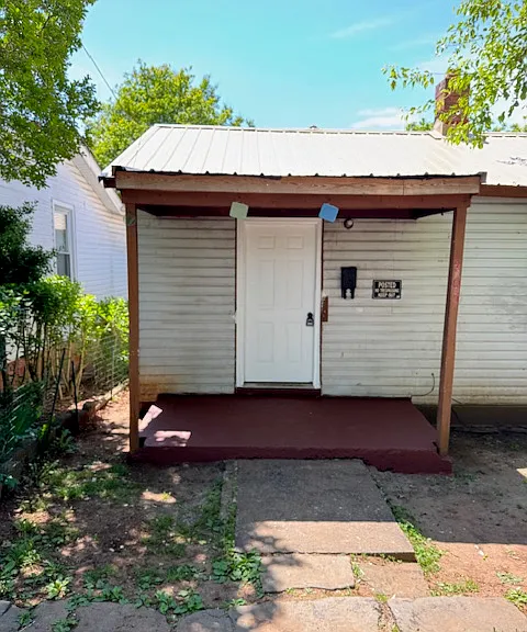205 McIvor St — Photo 17