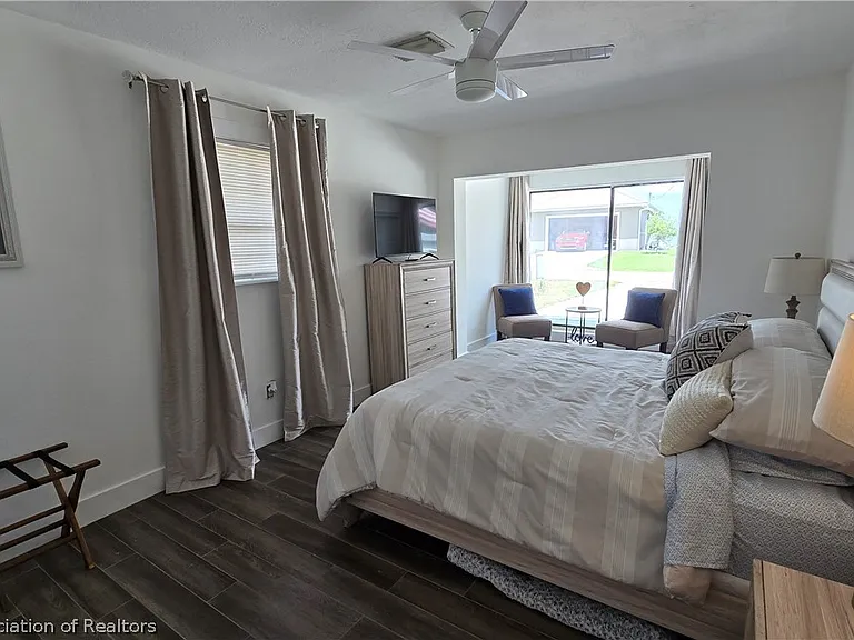 639 Killarney Dr — Photo 22