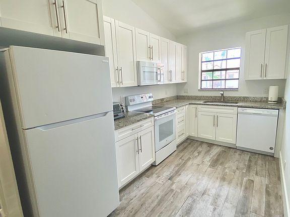 5th image of 321 Norwood Ter APT N223