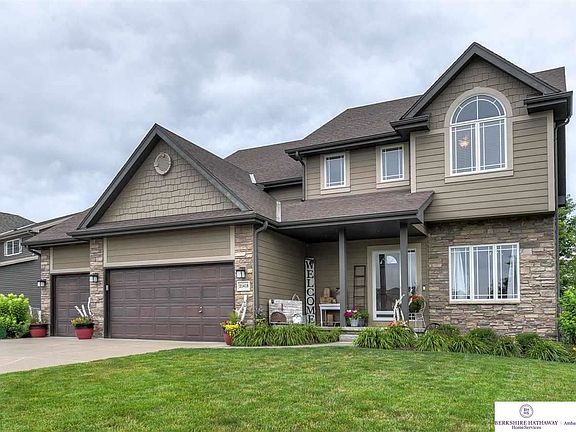 2nd image of 21418 Hampton Dr