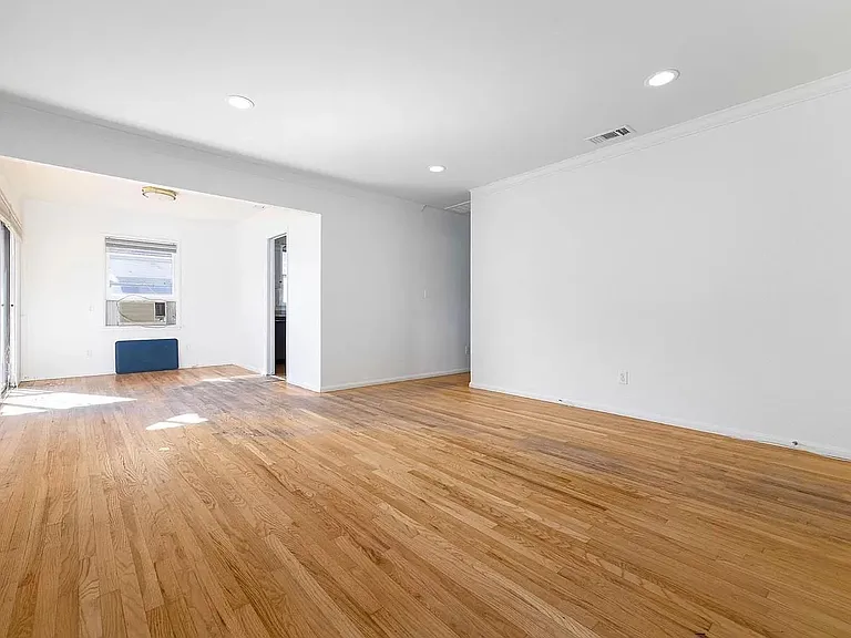 6985 Wisconsin Ave — Photo 9