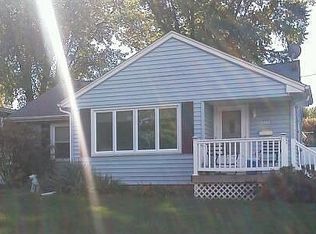 2204 Sunset Dr, Pekin, IL 61554