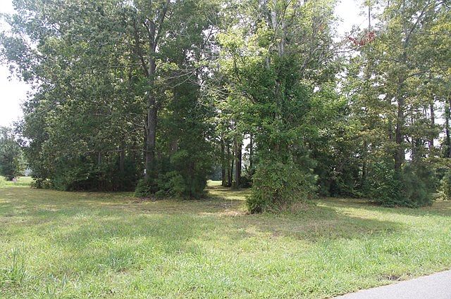 1st image of 905 Courthouse Ln