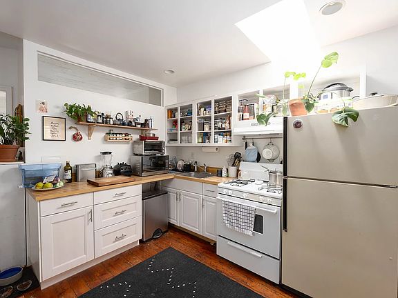 4th image of 298 Saint Marks Ave