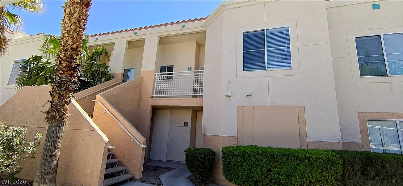 2 bed, 2.0 bath, 989 sqft, $1,295 — Photo 1