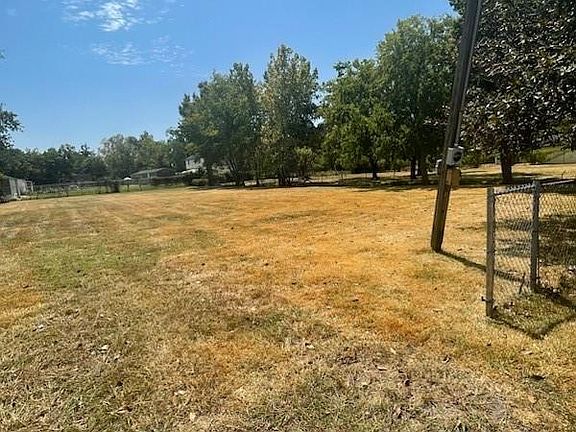 3rd image of 2506 Lone Oak Rd