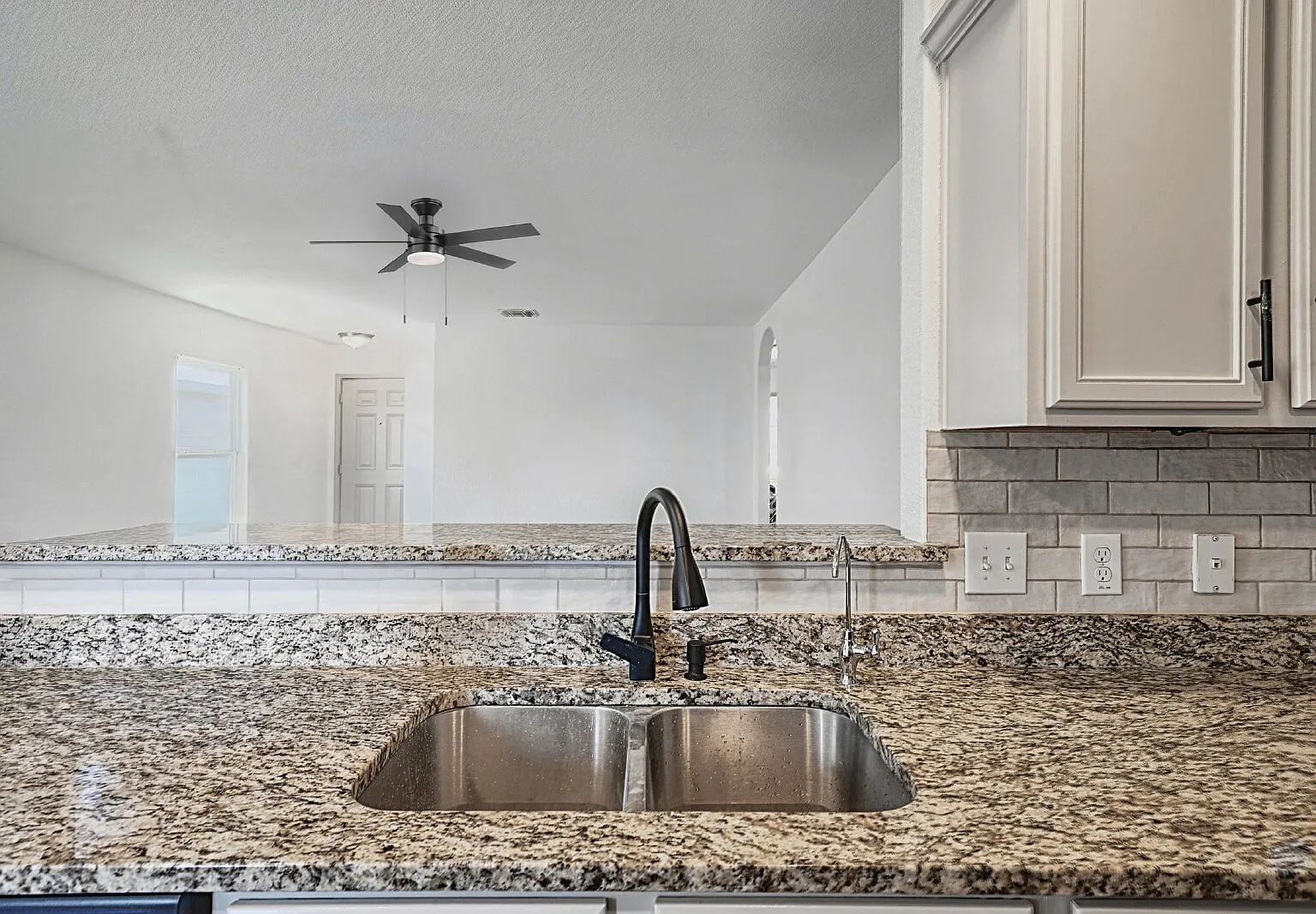 3 bed, 2.0 bath, 1167 sqft, $1,750 — Photo 2