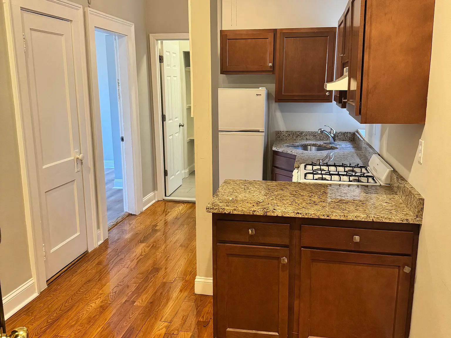 2 bed, 750 sqft, $2,950 — Photo 2