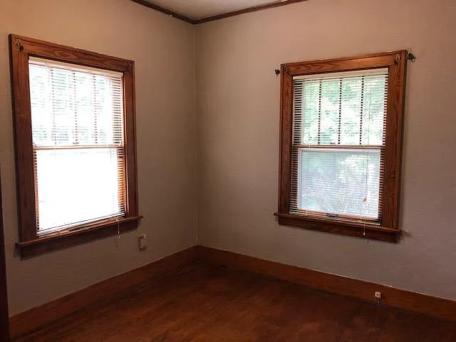 302 Melrose Ct — Photo 8
