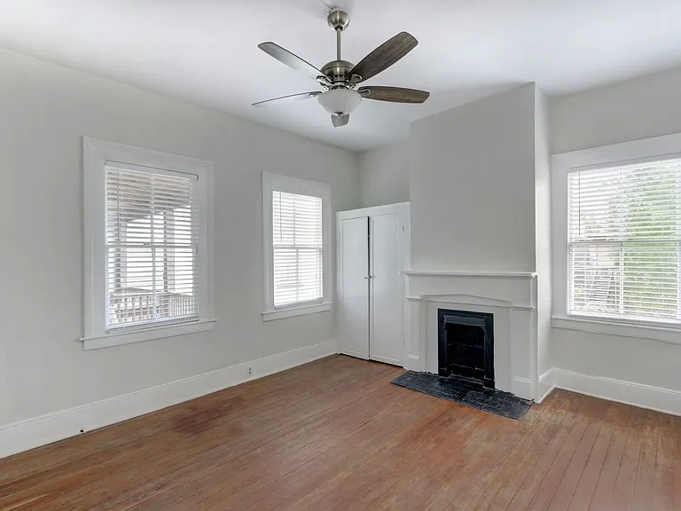 218 E Henry St #B — Photo 10