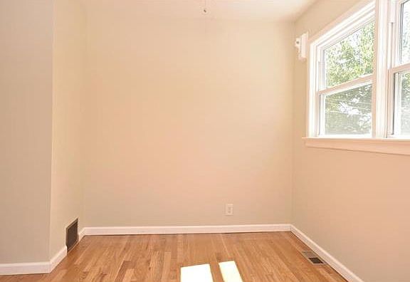 5th image of 9518 Minerva Ave