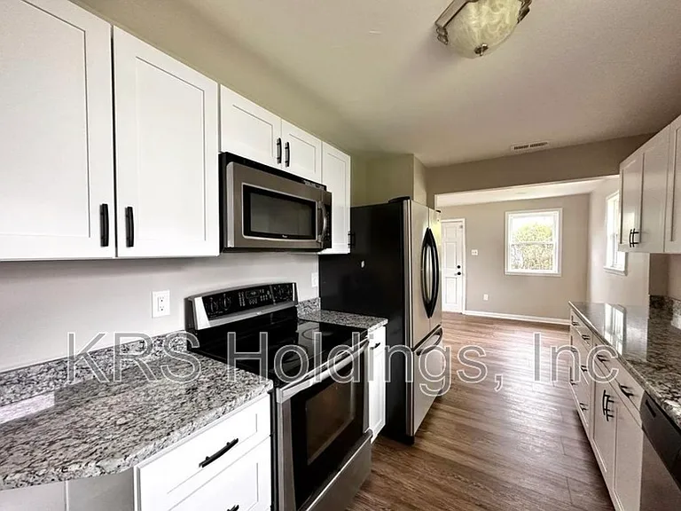 115 Orange Dr — Photo 2