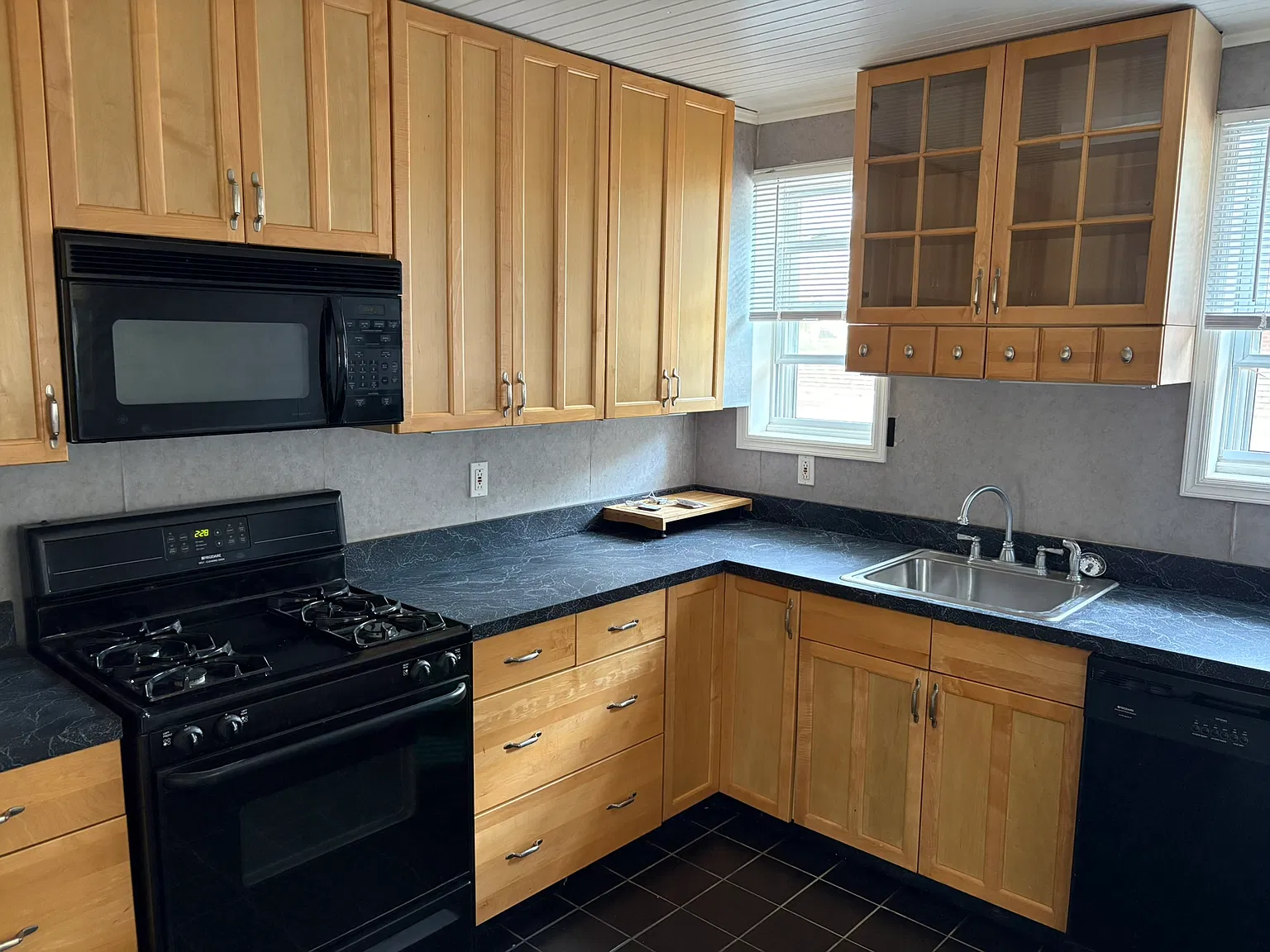 3 bed, 1134 sqft, $1,950 — Photo 2