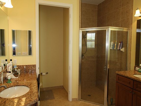 5th image of 3163 Sussex Way