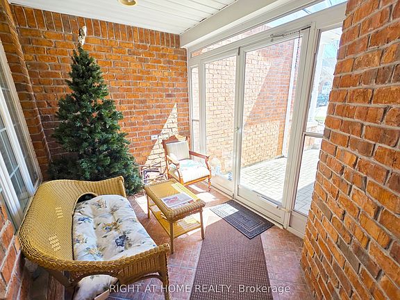 4th image of 174 E Riverwalk Pl
