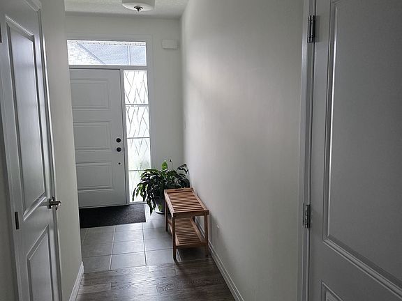 3rd image of 36 Queensbrook Cres