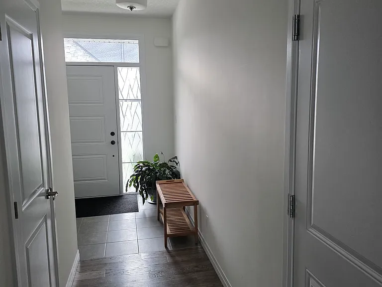 36 Queensbrook Cres — Photo 3
