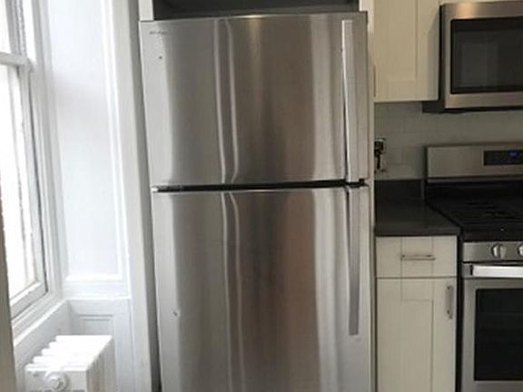 2nd image of 124 Amity St APT 3