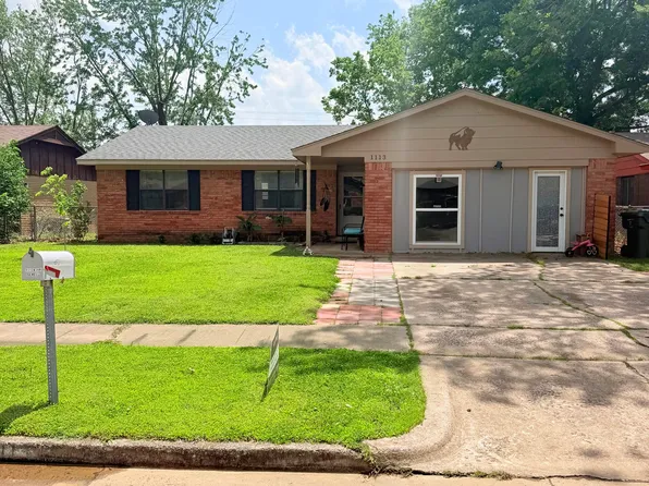 1113 W 14th Pl, Claremore, OK 74017