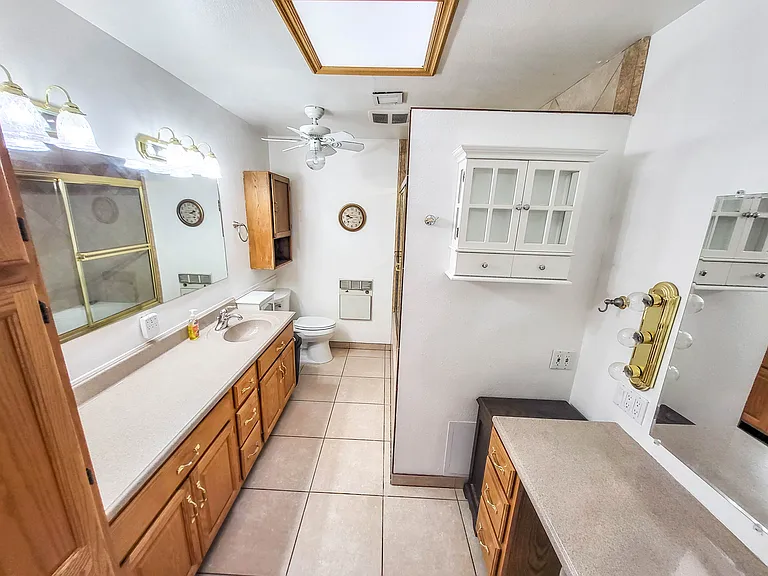 25 W Maverick Ln — Photo 18