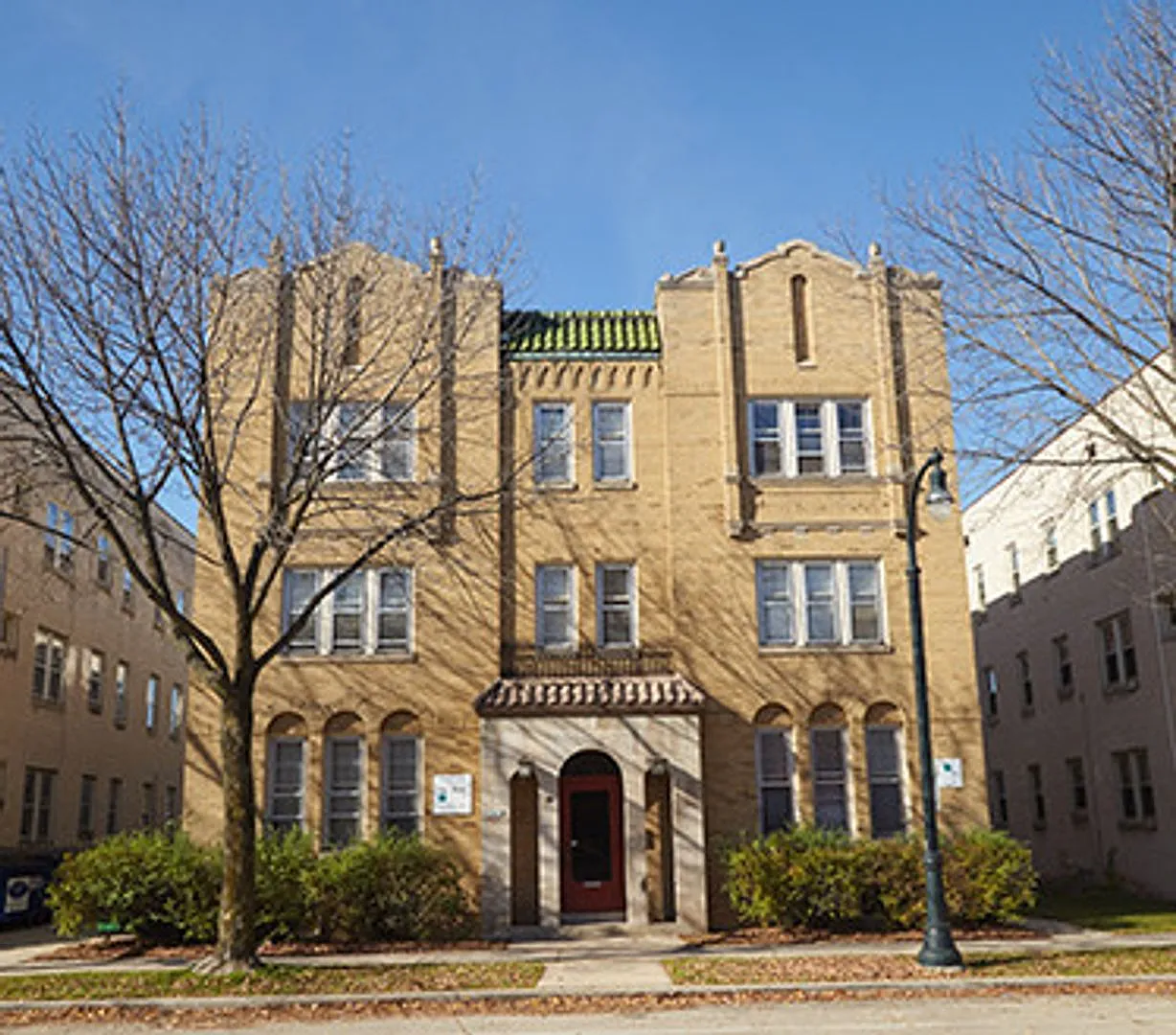 3825 N Oakland Ave — Photo 1