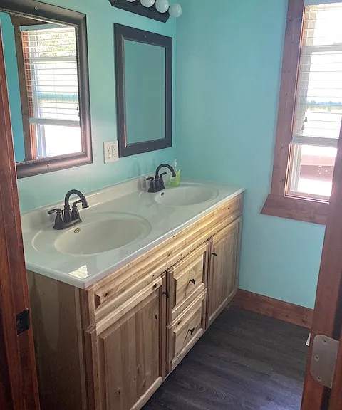 555 Elliott Ave — Photo 2