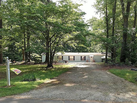 3rd image of 222 Songbird Dr